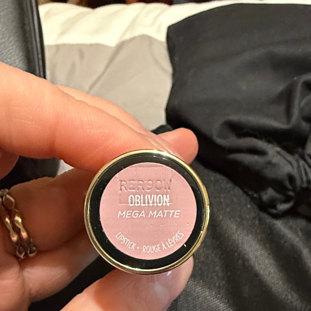 Urban Decay Soft Pink Lipstick - Picture 2 of 4